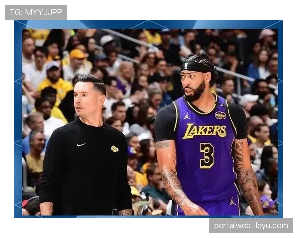 戴维斯闪耀边路，新星边后卫成球队未来关键