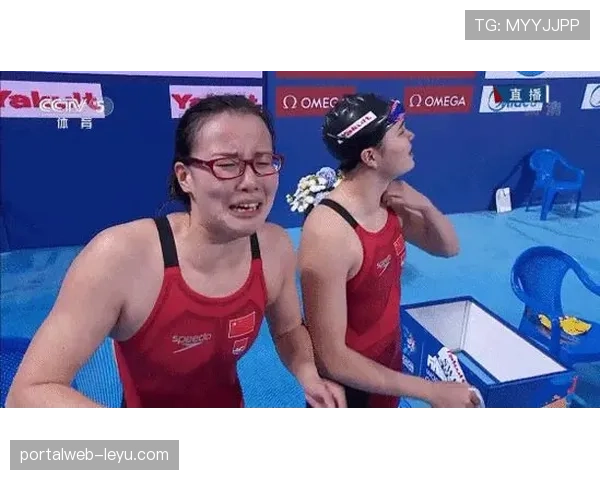 傅园慧又在泳池边啃鸡腿了？这姑娘训练完真不带克制的