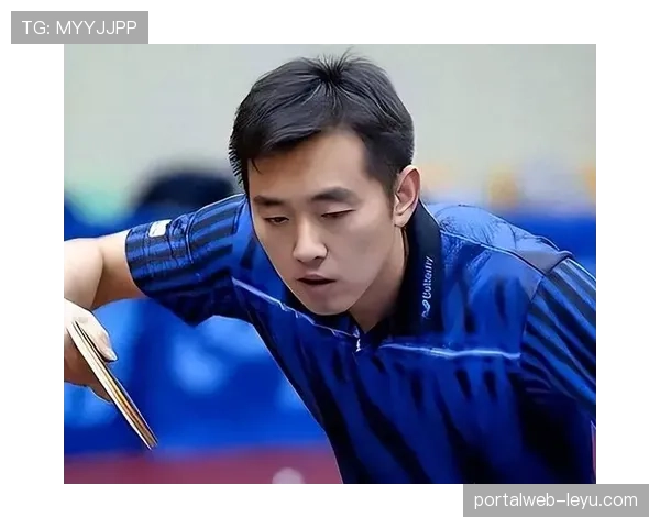 孔令辉深夜遛狗那张照里，狗戴的项圈比我结婚戒指还贵