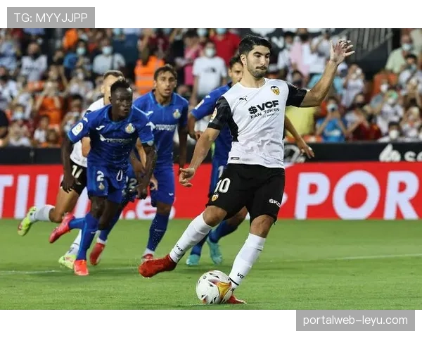 瓦伦西亚球迷抗议持续加剧：对俱乐部管理层形成舆论压力，俱乐部治理面临考验