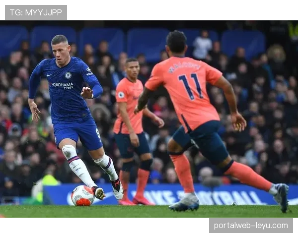 切尔西中场缺乏关键连接点，组织推进受阻影响进攻流畅性